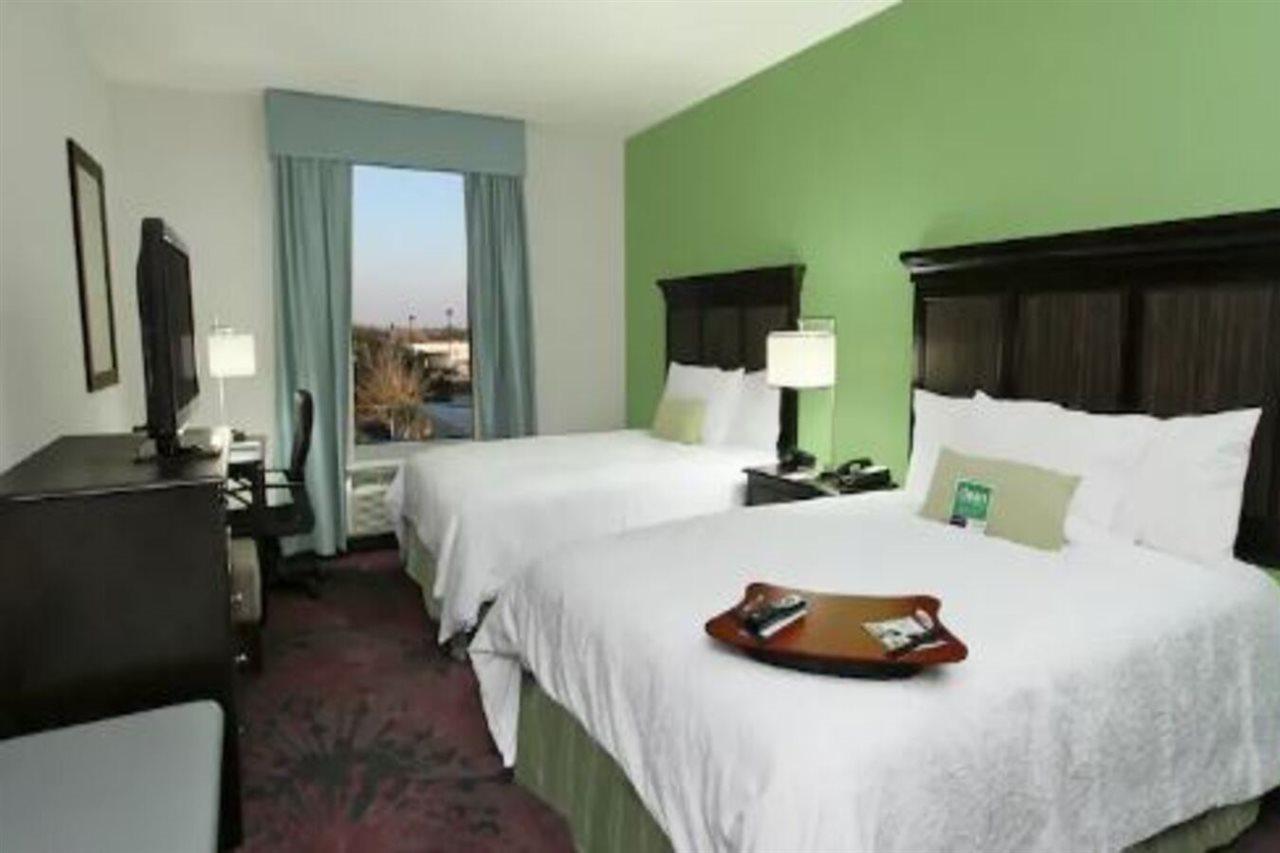 Hampton Inn & Suites Winnie Exterior foto