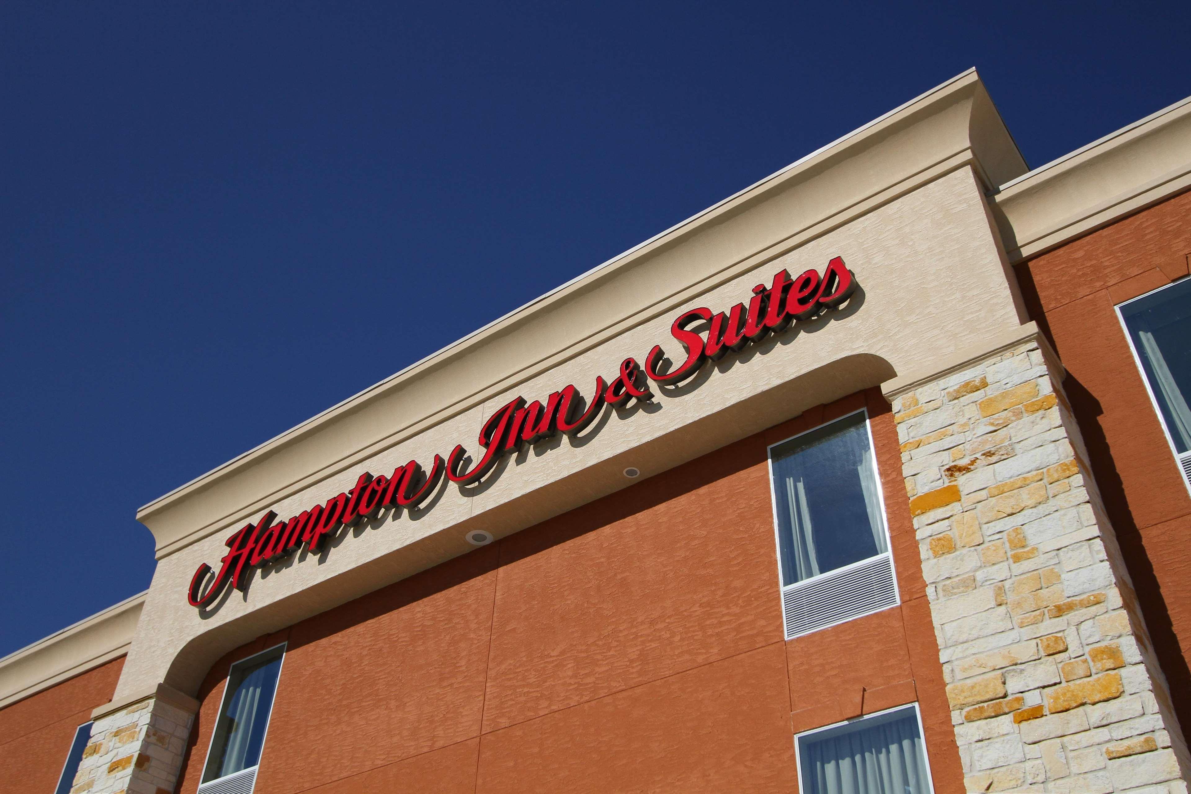 Hampton Inn & Suites Winnie Exterior foto