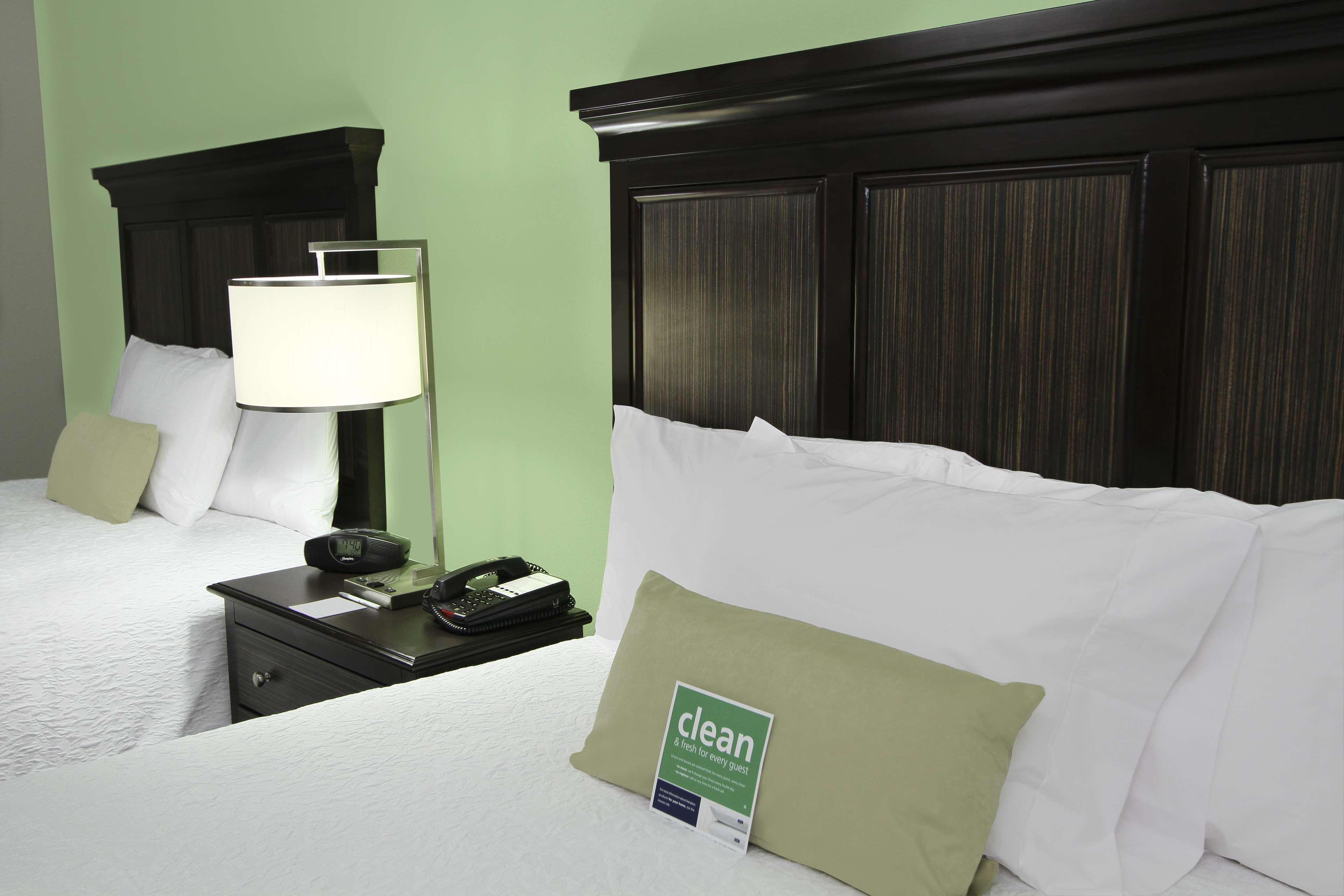 Hampton Inn & Suites Winnie Habitación foto