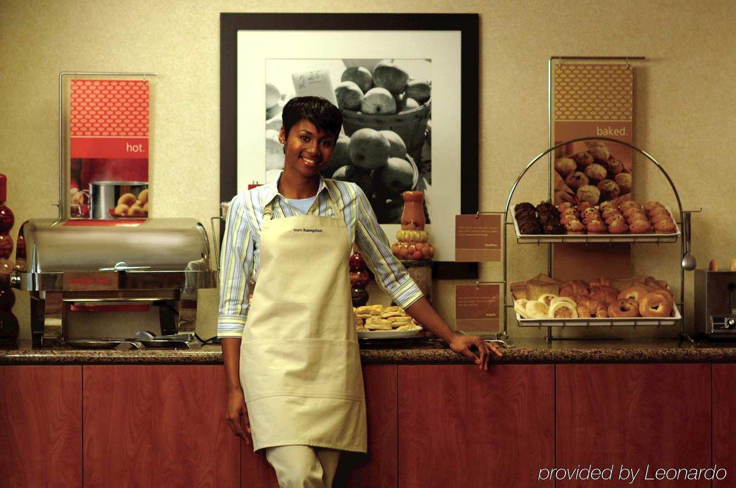 Hampton Inn & Suites Winnie Restaurante foto